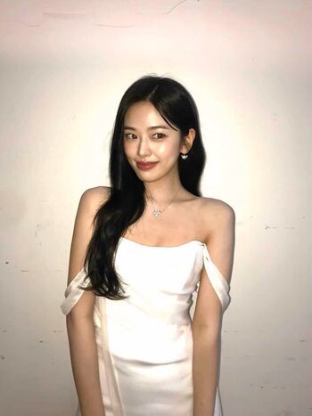 An Yujin 안유진 |