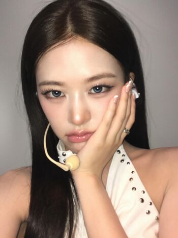 An Yujin 안유진 |