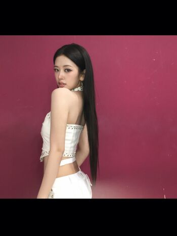 An Yujin 안유진 |