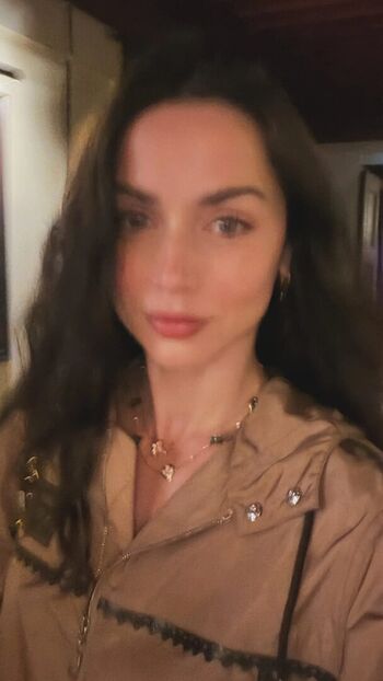 Ana de armas 1 page 6 image
