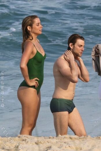Ana de armas 1 page 5 image