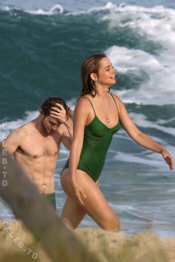Ana de armas 1 page 4 image