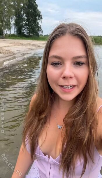 Anastasia_rose_official