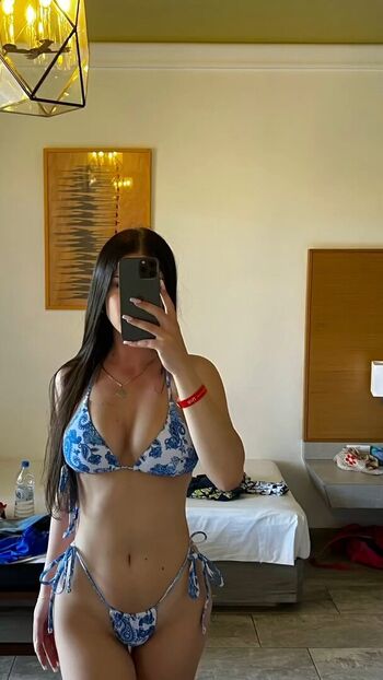 Anastasia scarlet image