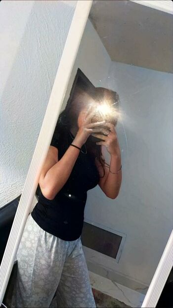 Andrea yaravi castillo duran image