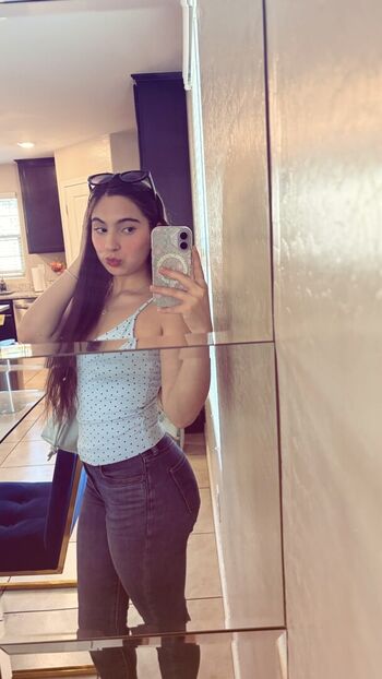 Aneliz leon image