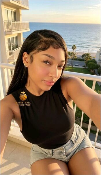 Angel reese image