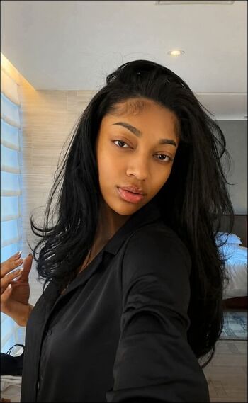 Angel reese image