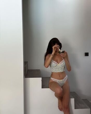 Angelina texier page 2 image