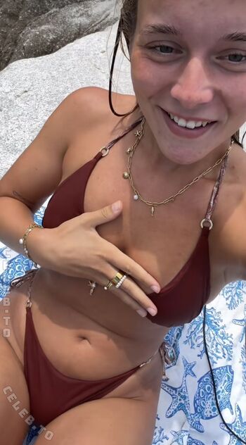 Angelinajoleen_