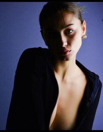 Ania rybak image