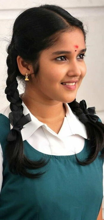 Anikha surendran image