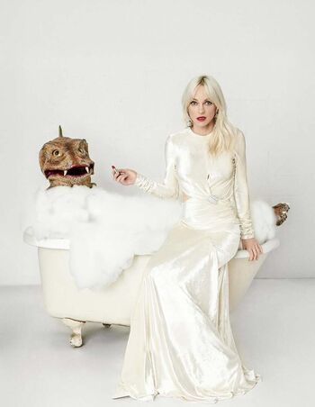 Anna faris image