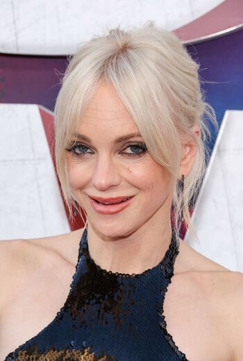 Anna faris image