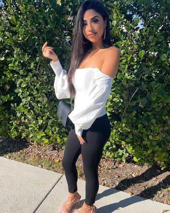 Anna gabriela munoz image