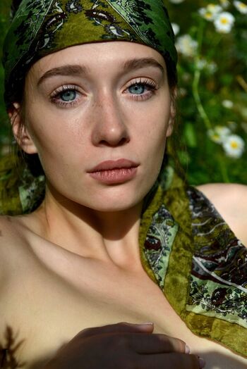 Anna kanunnikova image