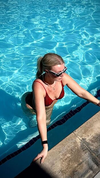 Anna policarpova image