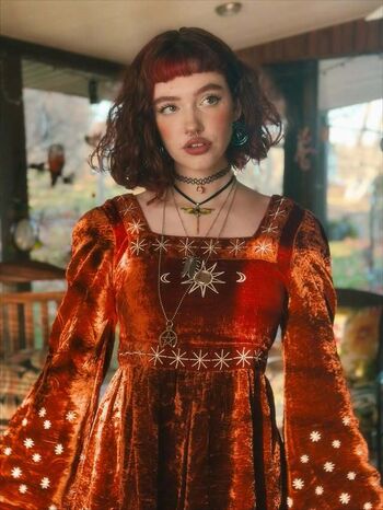 Annaliseelliot image