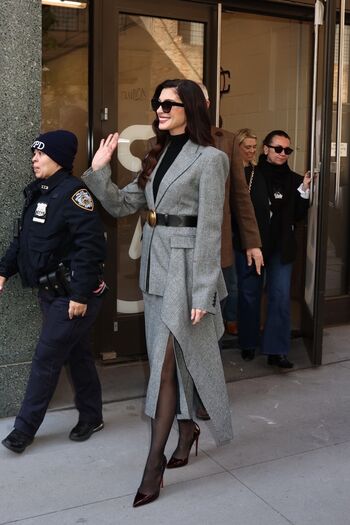 Anne hathaway page 2 image