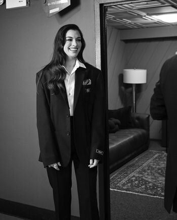 Anne hathaway image