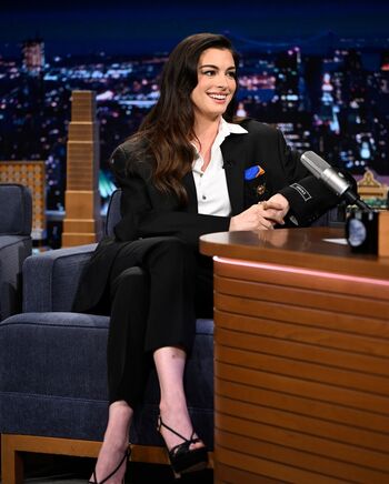 Anne hathaway image