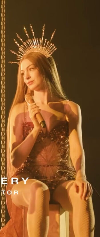 Anne hathaway image