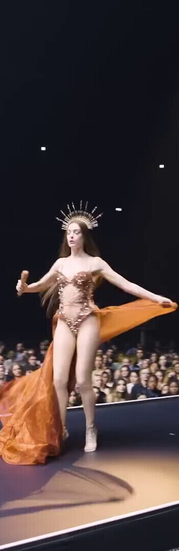 Anne hathaway image