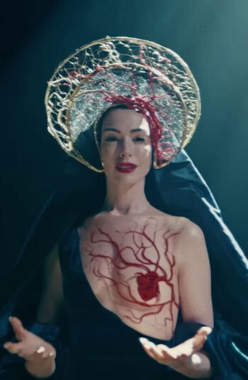 Anne hathaway image