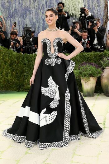 Anne hathaway image