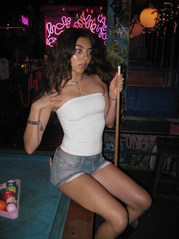 Annikarim image