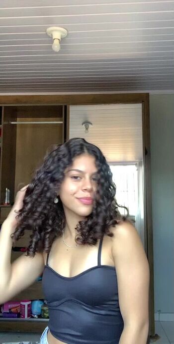 Anny karollyne image