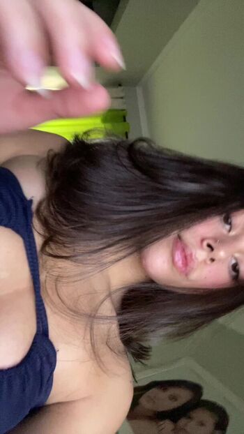 Anny karollyne image