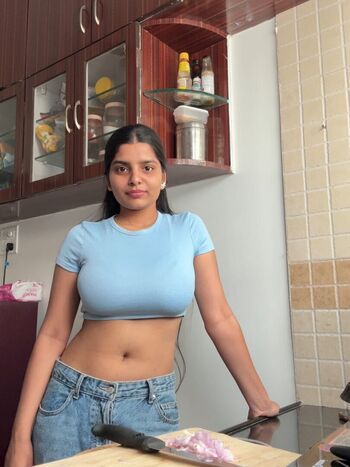 Anushka deokate image
