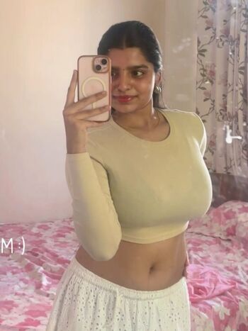 Anushka deokate image