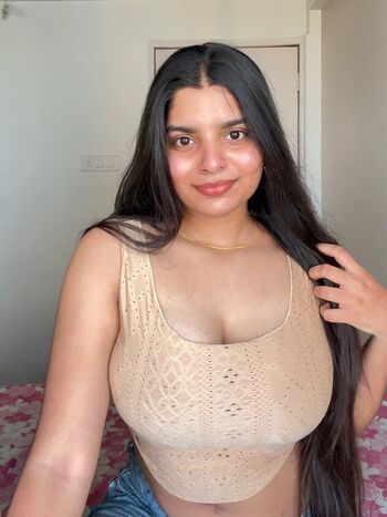 Anushka deokate image