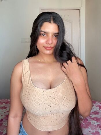 Anushka deokate image