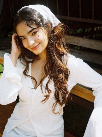 Anushka sen image