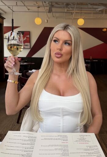 Anythingblondbarbiie 1 image