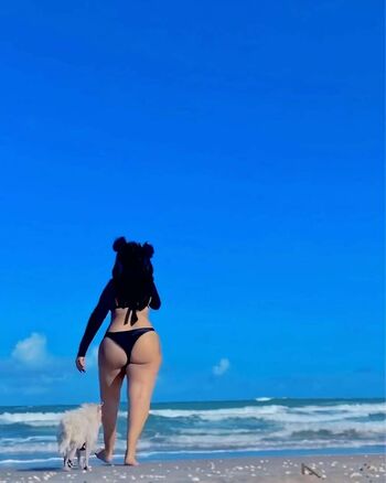 Arely munson image