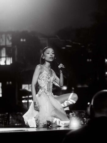 Ariana grande 1 image
