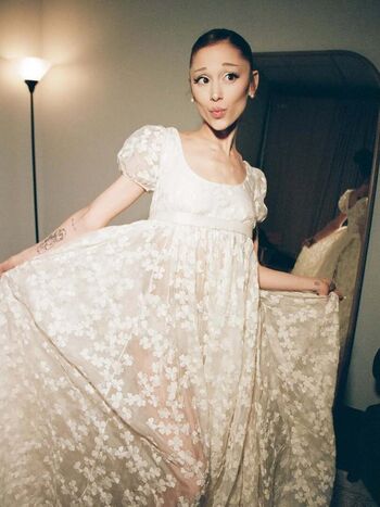 Ariana grande 1 image