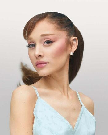 Ariana grande image
