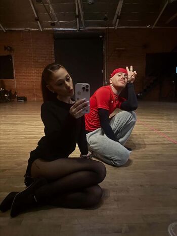 Ariana grande image