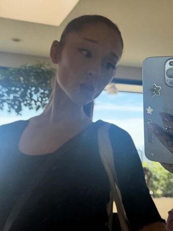 Ariana grande image