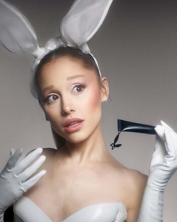 Ariana grande image