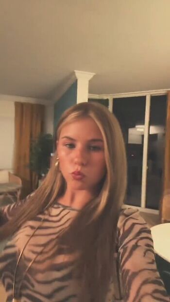 Ariana white image