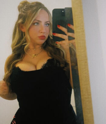 Ariannagrajales image