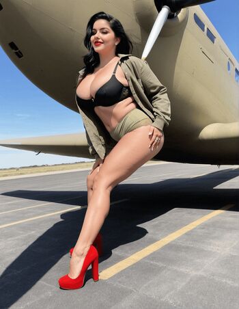 Ariel winter ai porn 1 image