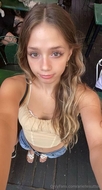 Ariellesutton image