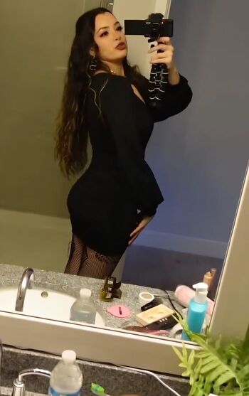 Ashley ippolito image